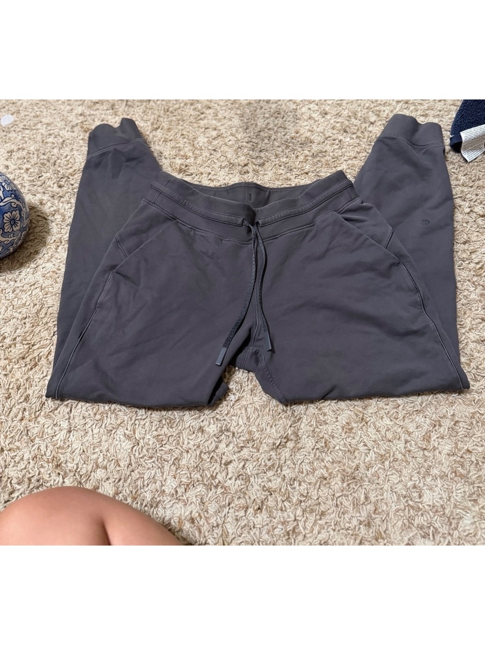 Women’s Lululemon ready to fleece jogger